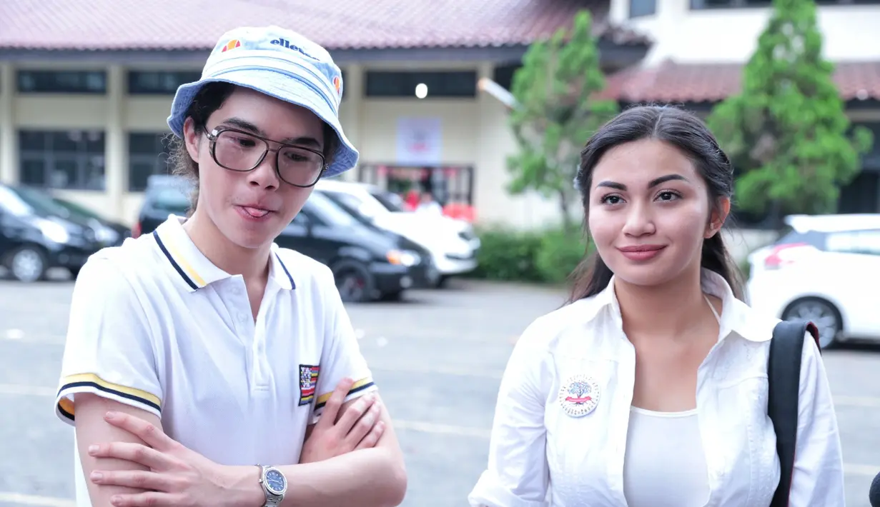 Beberapa kali Dul Jaelani dan Ariel Tatum terlihat jalan berdua. Saat Ariel Tatum ultah, Dul juga datang dan memberikan kado. Menurut Dul, Ariel Tatum merupakan teman yang membuat dirinya merasa nyaman. (Adrian Putra/Bintang.com)