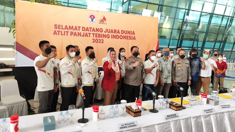 Penyambutan atlet panjat tebing Indonesia di Bandara Soekarno-Hatta