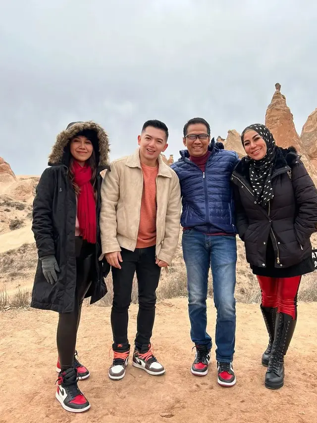 6 Potret Mayang dan Nicky Tirta saat Liburan di Turki, Saling Unjuk Keakraban