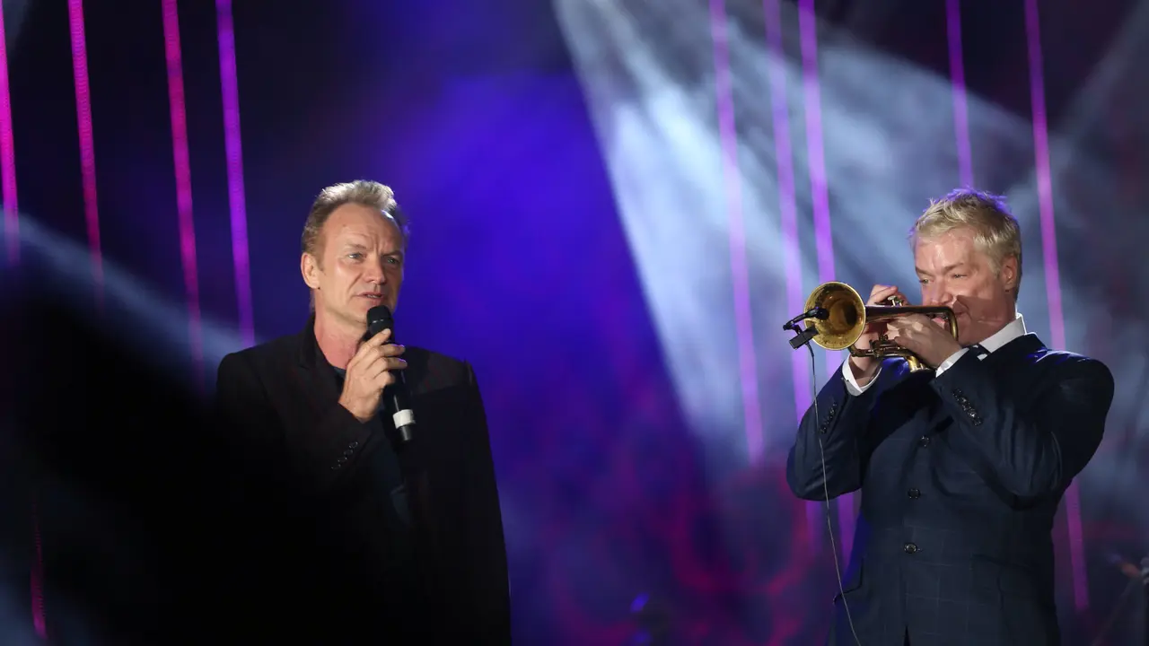 [Bintang] Alunan Merdu Kolaborasi Sting dan Chris Bottie di Panggung Java Jazz Festival