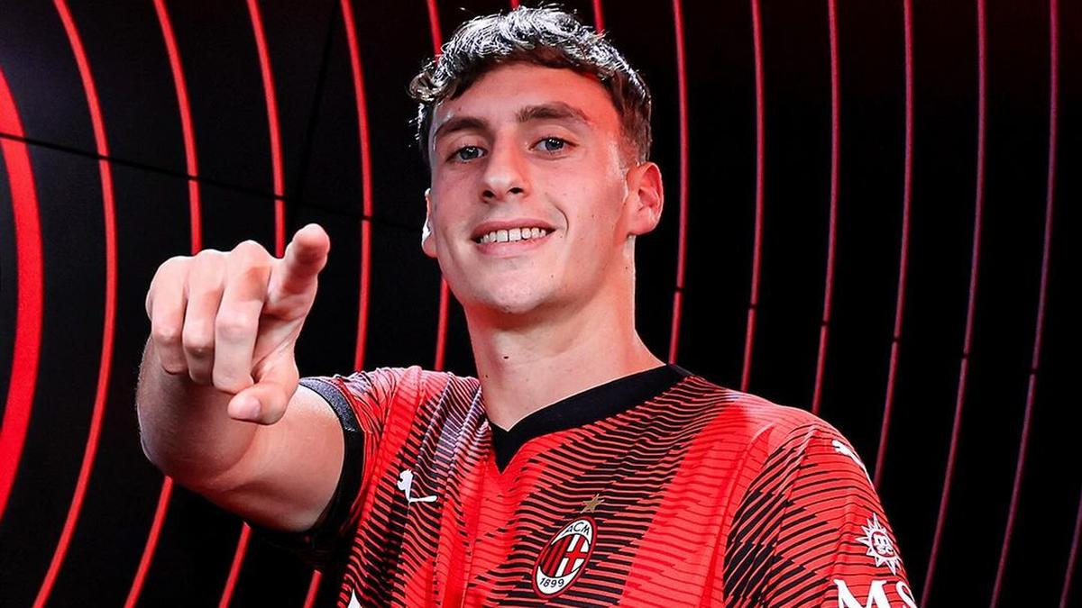 Bek AC Milan Ini Selangkah Lagi Cabut dari San Siro dan Main Bareng Kiper Timnas Indonesia