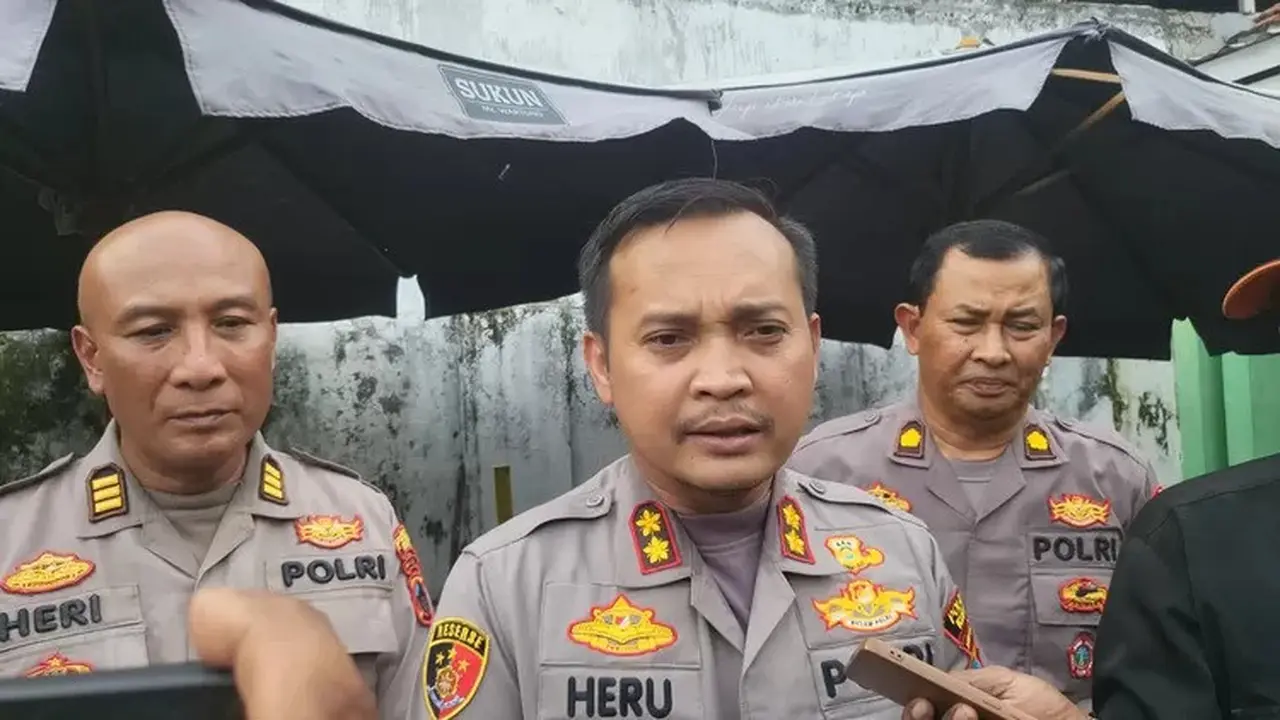 Kapolres Kudus AKBP Heru Dwi Purnomo saat memberikan keterangan pers. (Liputan6.com/Arief Pramono)