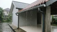 7 Cara Mencegah Air Hujan Masuk Teras Rumah, Solusi Ampuh agar Lantai Tidak Becek
