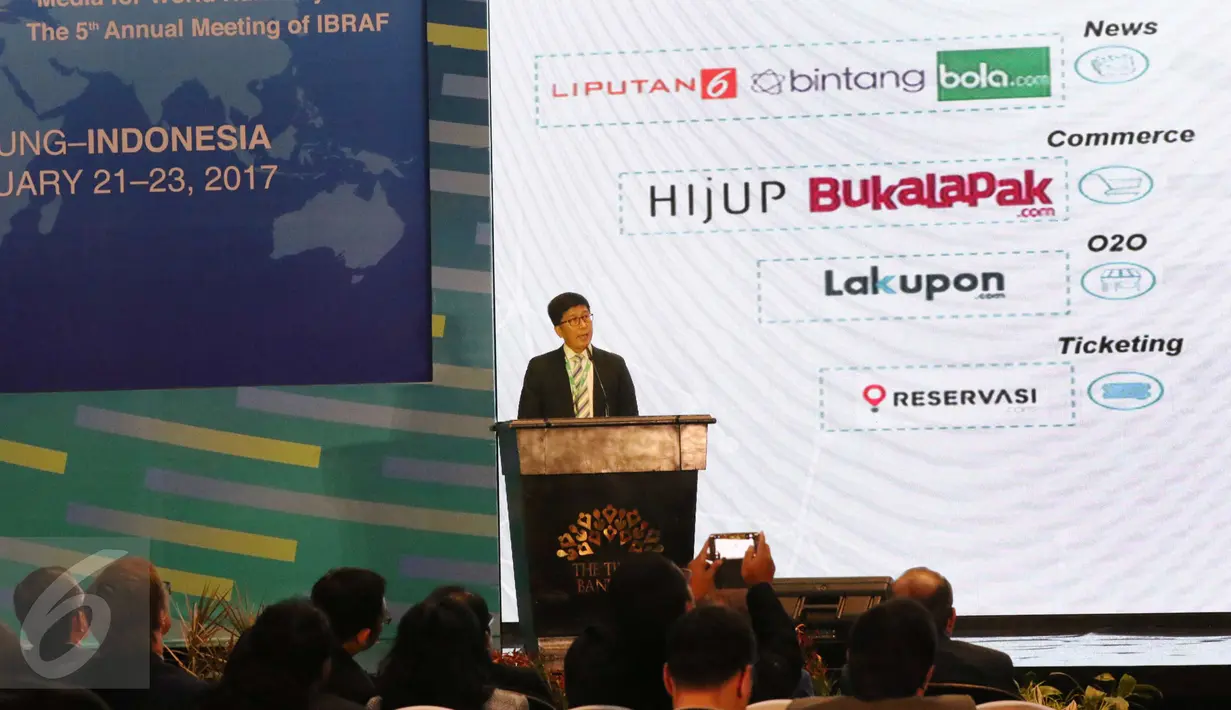 Managing Director of EMTEK, Sutanto Hartono saat menjadi pembicara dalam konferensi internasional regulator penyiaran negara anggota OKI (IBRAF) di Bandung, Rabu (22/2). (Liputan.com/Helmi Afandi)