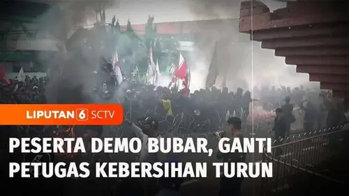 VIDEO: Massa Demo Indonesia Gelap Bacakan Puisi Sebelum Bubarkan Diri
