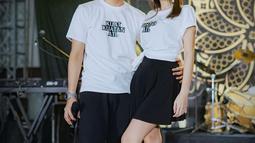 Nella dan Dory menjadi salah satu pasangan artis yang disukai oleh netizen. Sama-sama berprofesi sebagai penyanyi dangdut, keduanya pun kerap berduet di atas panggung. Tak jarang, mereka juga memakai outfit couple saat membawakan tembang andalan. (Liputan6.com/IG/@nellakharisma)