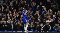 Ekspresi pemain Chelsea, Cesar Azpilicueta, setelah mencetak gol ke gawang West Bromwich Albion dalam lanjutan Liga Inggris di Stadion Stamford Bridge, London, (13/1/2016). (AFP/Ben Stansall)