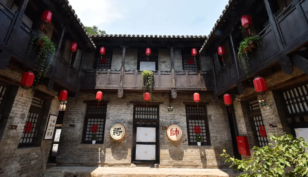 Hotel dengan karakteristik lokal di benteng kuno Guoyu, Yangcheng, Shanxi, China, Selasa (7/7/2020). Dibangun dan dikembangkan pada era Dinasti Ming dan Qing, kota kuno Guoyu dan situs bersejarah Dijicheng adalah kompleks benteng kuno yang khas di China utara. (Xinhua/Chai Ting)