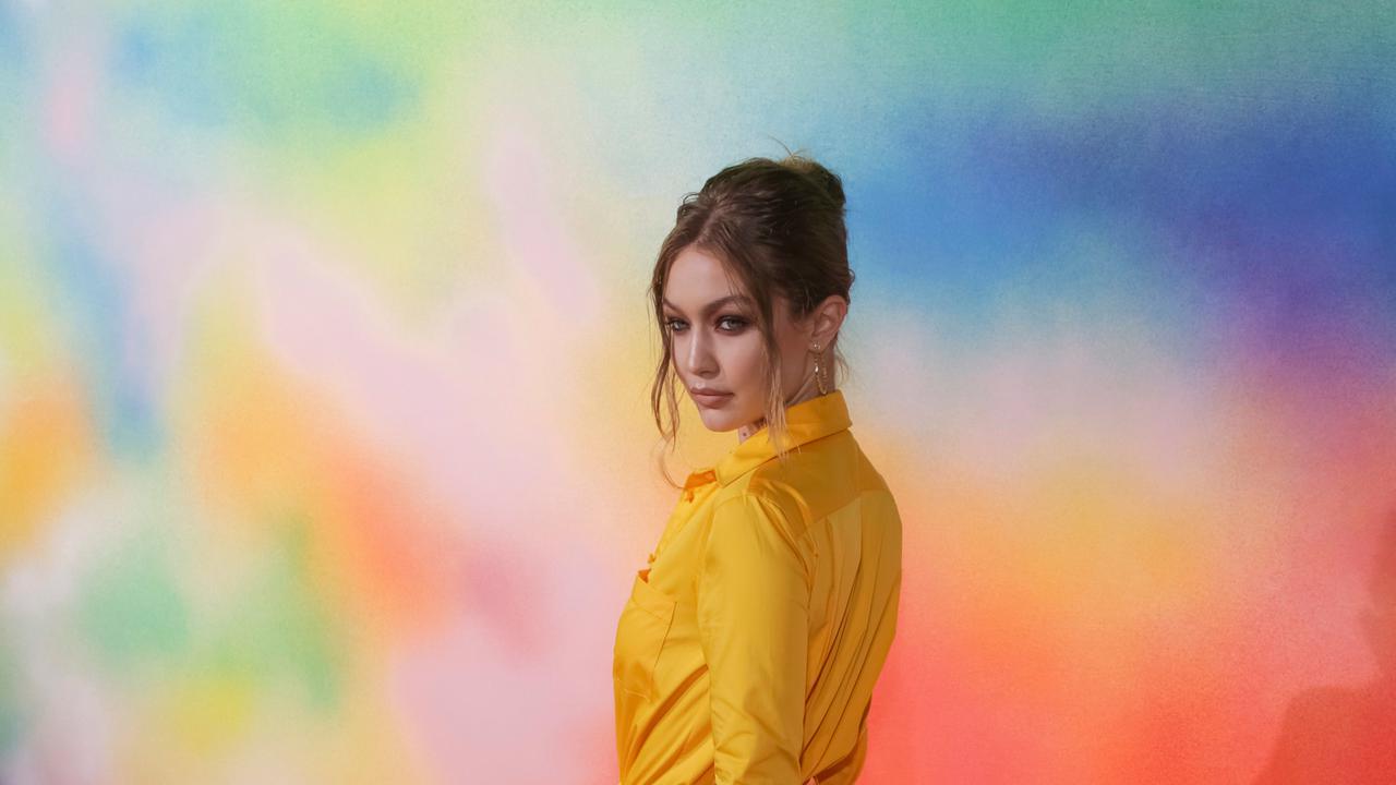 Penampilan Bella dan Gigi Hadid di New York Fashion Week