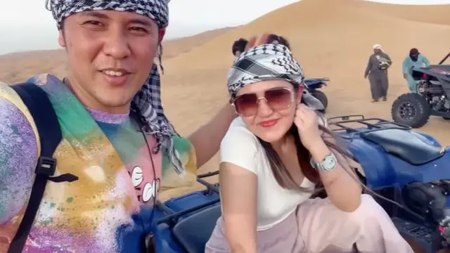6 Potret Bulan Madu Via Vallen dan Chevra di Dubai, Romantis di Gurun Pasir