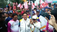 Menteri BUMN Rini Soemarno ikut berpartisipasi sukseskan kegiatan kirab obor Asian Games 2018 (Foto:Merdeka.com/Dwi Aditya Putra)