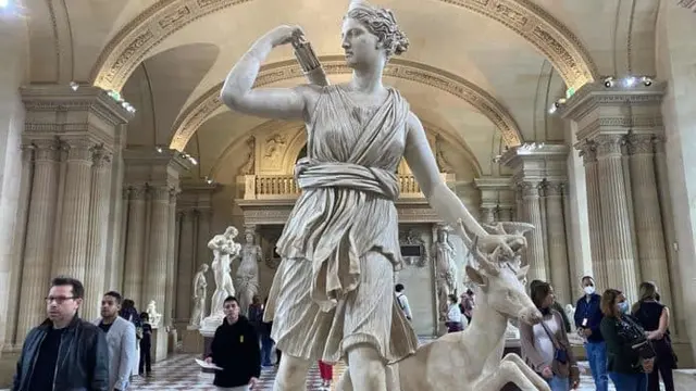 Patung Artemis.