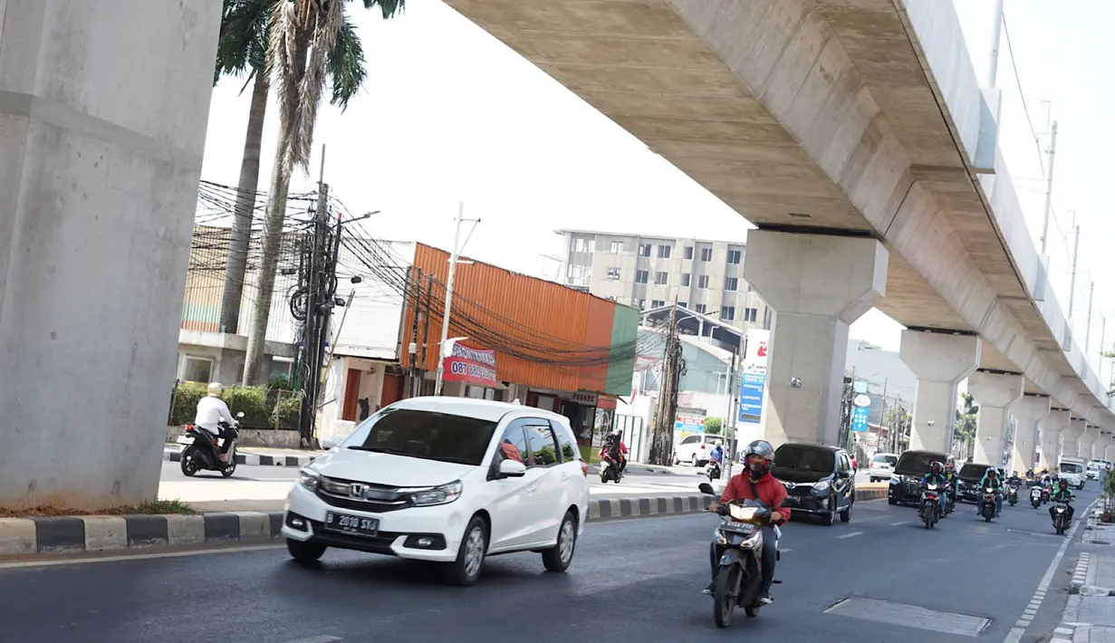Kendaraan melintasi Jalan RS Fatmawati Raya, Jakarta, Selasa (10/9/2019). Penerapan perluasan aturan ganjil genap di sejumlah ruas jalan Ibu Kota berimbas pada lenggangnya arus lalu lintas di kawasan tersebut. (Liputan6.com/Immanuel Antonius)