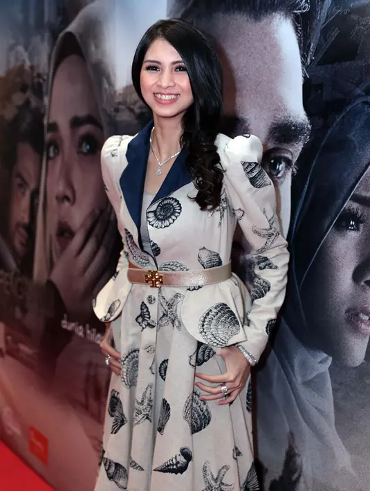 ‎"Aliyah teman kecl Reyhan, yang dari kecil sudah naksir banget tapi nggak pernah kesampaian. Sampai akhirnya Aliyah ini memutuskan menikah, tapi tetap saja hatinya untuk Reyhan," paparnya. (Deki Prayoga/Bintang.com)