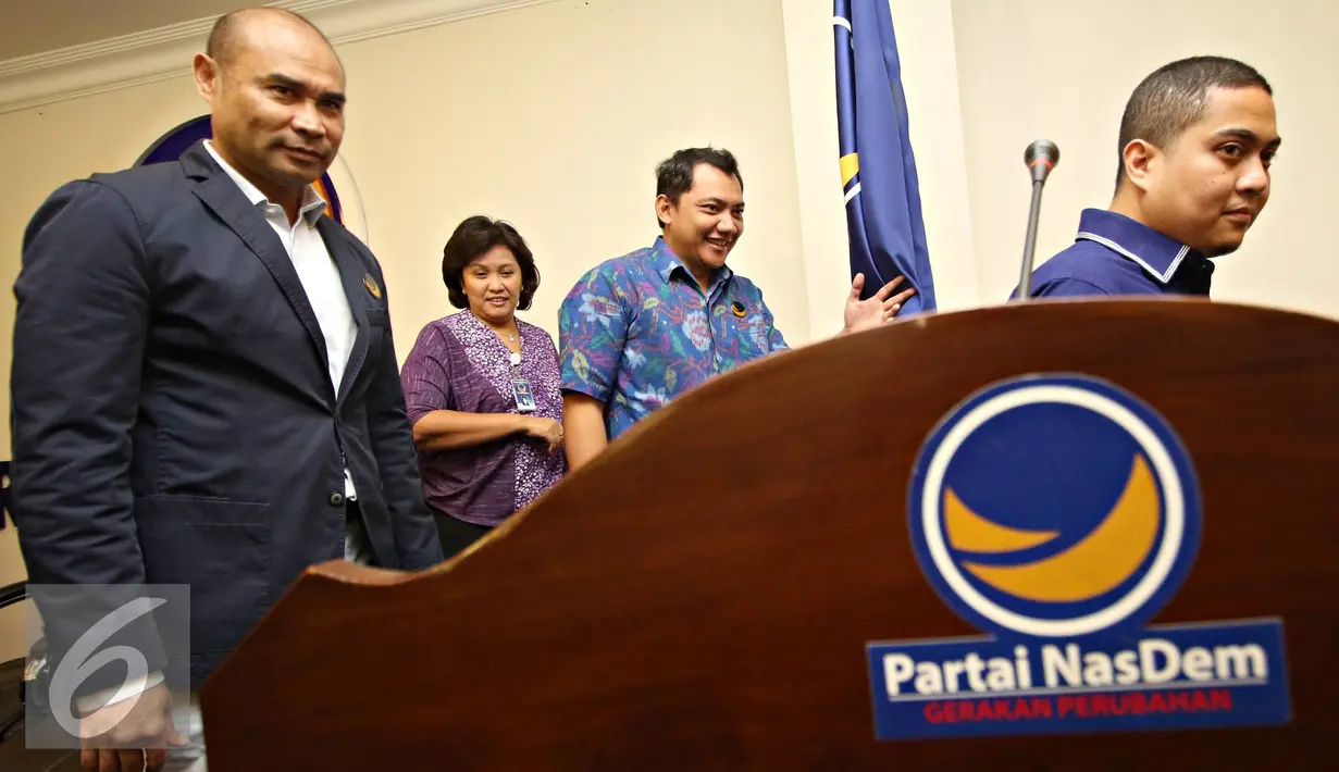 Korwil DKI Jakarta Partai NasDem Victor Laiskodat (kiri) bersama Ketua DPP Partai NasDem Taufik Basari dan Sekretaris DPW Partai NasDem DKI Jakarta Wibi Adriano usai jumpa pers di Jakarta, Jumat (12/2). (Liputan6.com/Immanuel Antonius)