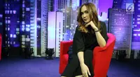 Pemain film yang sekaligus istri dari pesulap Demian, Sarah Wijayanto saat menjadi bintang tamu dalam acara Dear Haters di Liputan6.com, SCTV Tower, Jakarta, Kamis (3/8). (Liputan6.com/Fatkhur Rozaq)
