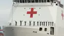 <p>Kapal bantu rumah sakit itu mulanya direncanakan tidak hanya antar bantuan, tetapi juga menggelar operasi kemanusiaan lainnya seperti menyediakan layanan kesehatan di kapal dan memberi perawatan kepada para pengungsi dari Jalur Gaza. (merdeka.com/Imam Buhori)</p>