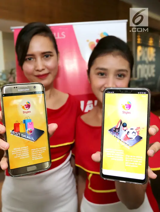 Model menunjukkan aplikasi Styles di Jakarta, Kamis (31/1). Styles dirancang khusus untuk memberikan pengalaman belanja yang menjangkau 70 mal sesuai dengan perubahan industri retail di era digital. (Liputan6.com)