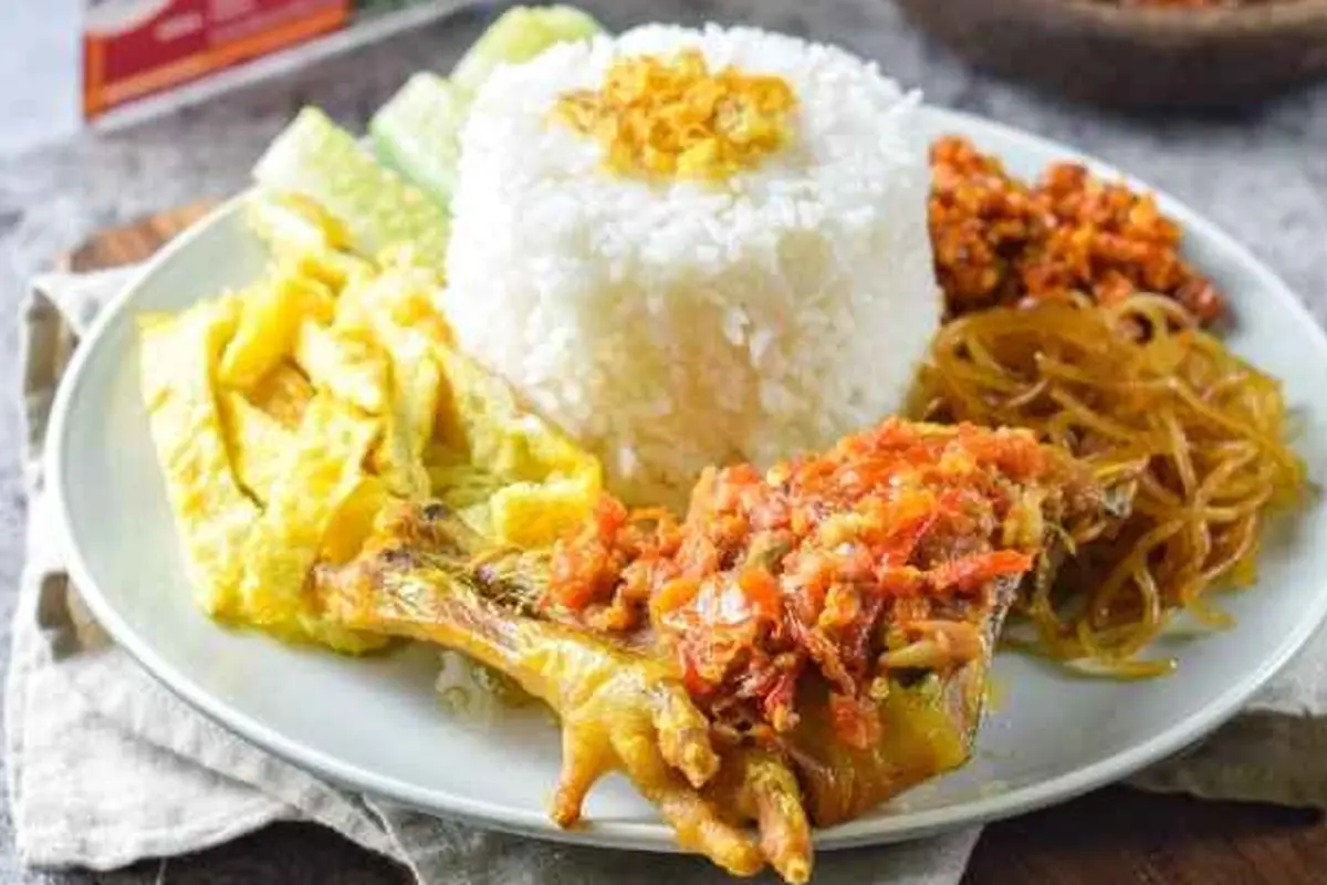 Nasi Uduk Ayam Goreng Pejantan