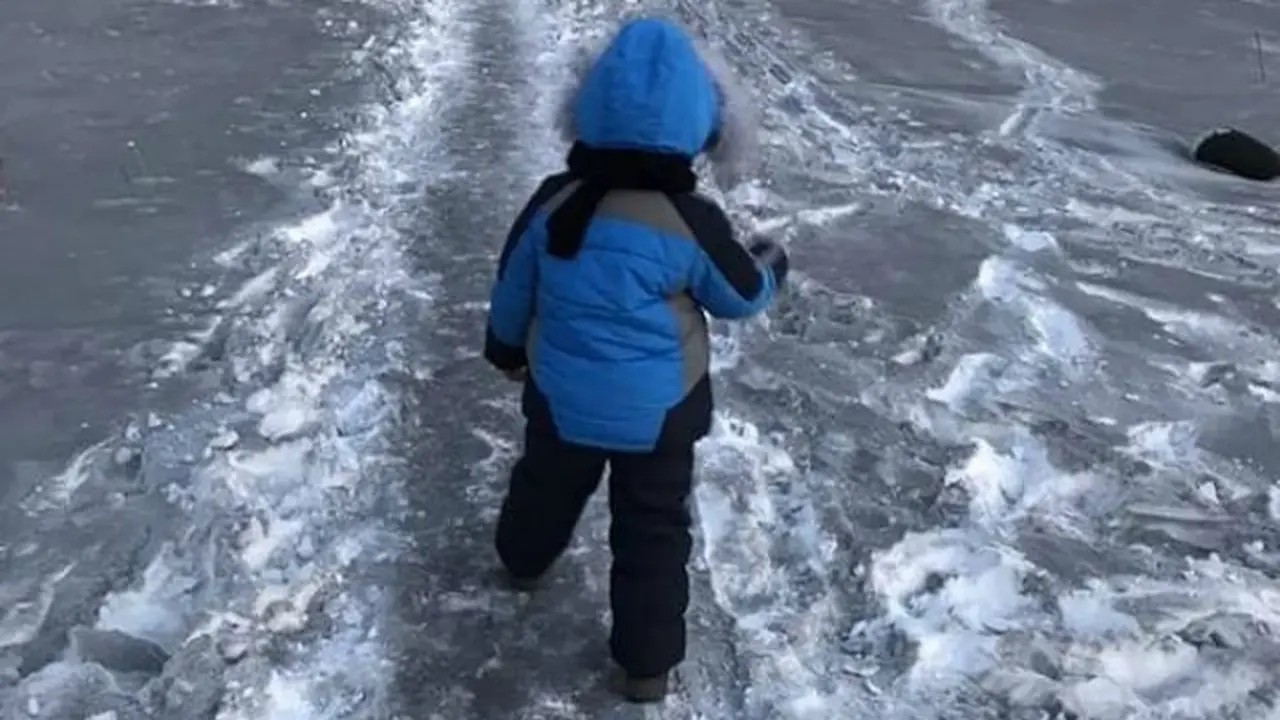 Salju hitam turun di Temirtau, Kazakhstan