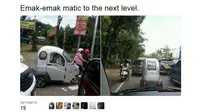 Baru-baru sosok motor roda tiga yang menyerupai bajaj berseliweran di jalanan Kota Solo, Jawa Tengah. (Ridu)