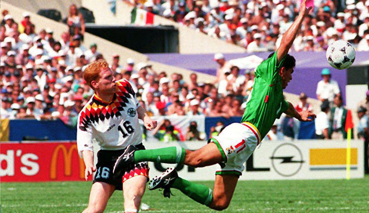 Matthias Sammer berposisi sebagai libero Timnas Jerman saat itu. Dua gol dicetak pemain yang kala itu bermain di Borussia Dortmund sepanjang Euro 1996, satu di antaranya merupakan gol penentu kemenangan Jerman atas Kroasia di perempat final. (Foto: AFP/Gerard Julien)
