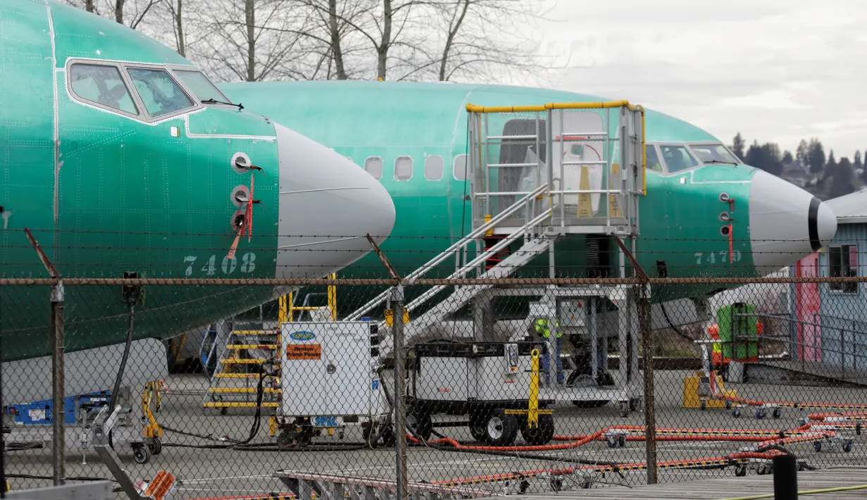 Dua Boeing 737 MAX 8 terparkir di fasilitas produksi Boeing di Renton, Washington, 11 Maret 2019. Negara-negara besar Eropa mengikuti jejak negara lain menangguhkan pesawat Boeing 737 MAX 8 setelah kecelakaan maut Ethiopian Airlines. (REUTERS/David Ryder)
