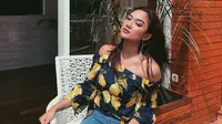 Biasa Dandan Tebal, Begini Penampilan Marion Jola di Sekolah