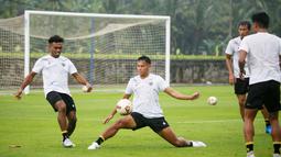 Pelatih Shin Tae-yong memanggil 28 pemain untuk mengikuti pemusatan latihan di Bali. (Bola.com/Maheswara Putra)