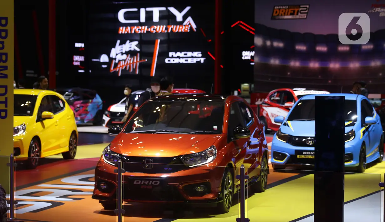 Mobil-mobil Honda pada pameran otomotif Gaikindo Indonesia International Auto Show (GIIAS) 2021 di ICE BSD, Banten, Kamis (11/11/2021). Digelar selama 10 hari hingga 21 November 2021, pameran otomotif tahunan ini diikuti oleh 21 merek kendaraan. (Liputan6.com/Angga Yuniar)