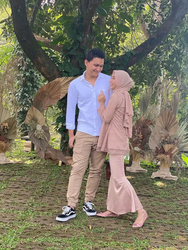 Jadi Papa Muda, Ini 6 Potret Terbaru Juan Christian Mantan Syahnaz