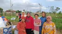 Sejumlah warga yang tinggal di desa Gasoh, saat ini harus mengungsi disebuah pasca kejadian gempa Cianjur, Jawa Barat, Senin 21 November 2022.