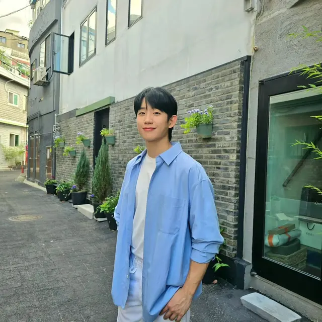 Jung Hae In. (Instagram/ holyhaein)