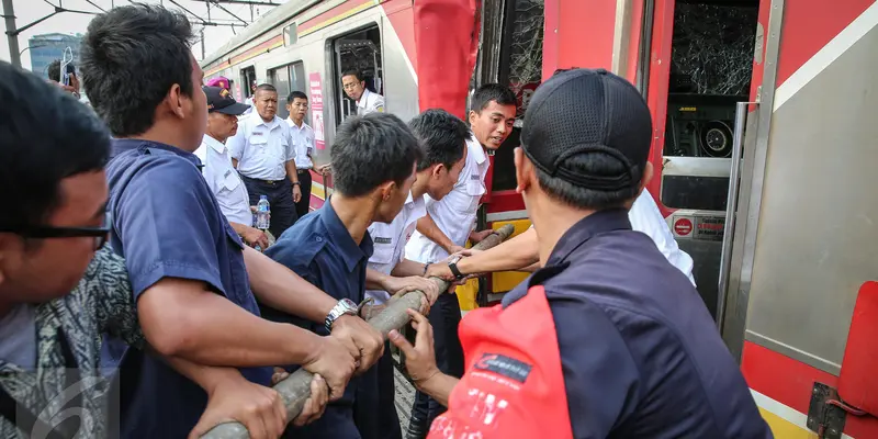 20150923-Tabrakan KRL di Stasiun Juanda-Jakarta