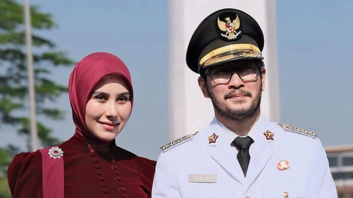 Potret Syahnaz Sadiqah Pakai Kebaya Kerah Shanghai dan Batik Megamendung, Serasi dengan Jeje Govinda