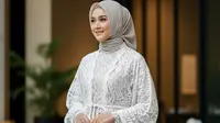 7 Model Gamis Outer Transparan dengan Aksen Tali Pinggang, Cocok untuk Tren Lebaran 2026