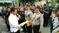 Polda Metro Jaya memberikan penghargaan kepada 14 anggota Dit Tahti Polda Metro Jaya karena mampu menangkal penyelundupan narkoba ke tahanan. (Liputan6.com/Nafiysul Qodar)