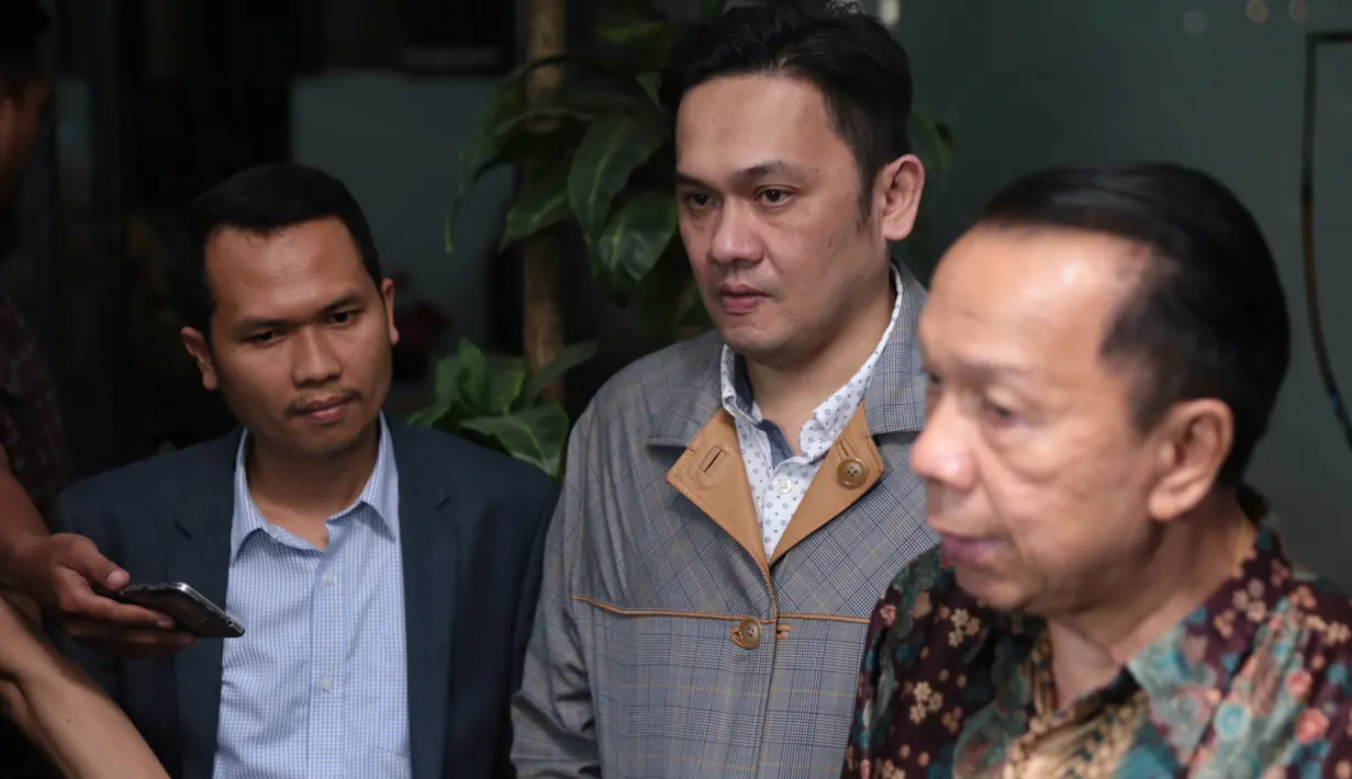 Farhat juga mengatakan bahwa dirinya juga pernah mengalami kasus sama, yakni pernah menghina orang. Dan menurutnya, yang dilakukan Nikita ini lebih berat ketimbang dirinya kala itu. (Adrian Putra/Bintang.com)