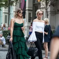 Inspirasi outfit dengan aksen ruffle. (Foto: instagram.com/csmartfx)