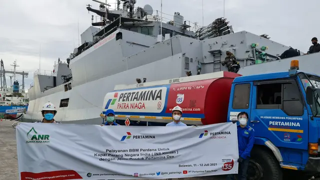 Pertamina Isi BBM Kapal Perang India