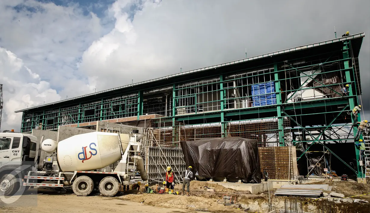 Pengembangan PLTP pembangunan unit 5 dan 6 sedang berjalan di Tompaso, yang letaknya berada di bawah kaki gunung Soputan di mana kapasitas unit 5 dan 6 mencapai 2x20 mw, Sulut, Rabu (30/3). (Liputan6.com/Faizal Fanani)