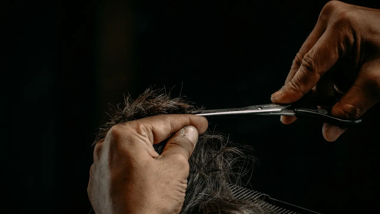 Ilustrasi potong rambut