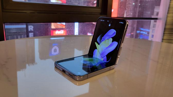 <p>Samsung Galaxy Z Flip 4 5G. Liputan6.com/Iskandar</p>