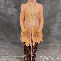 Lesti Kejora saat Prosesi Tujuh Bulanan Kehamilan dan Gender Reveal. [@ayungberinda]