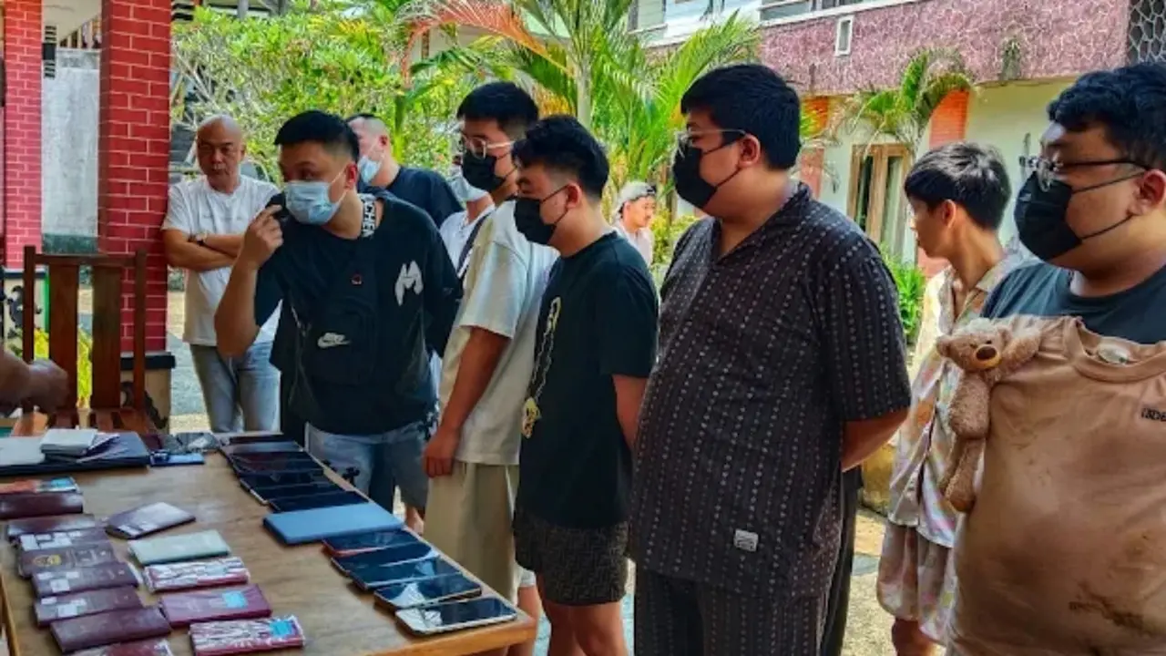 Belasan WNA sindikat kejahatan siber internasional diringkus di Sukabumi