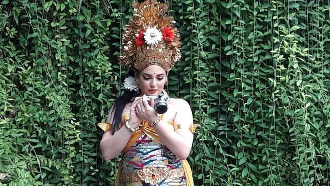 Pakai Kemben, Putri Arab Tampil Cantik Usai Spa di Bali