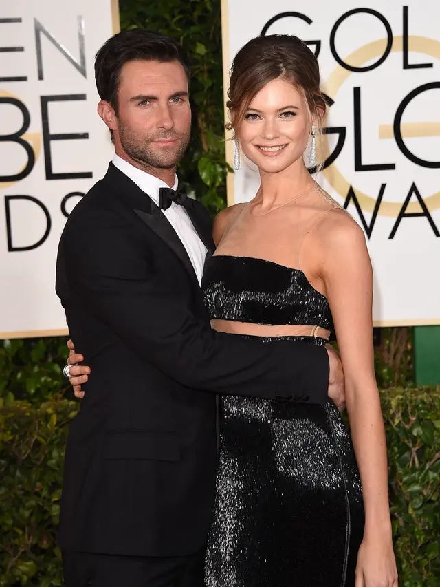 Deretan Foto Adam Levine dan Behati Prinsloo yang Penuh Kemesraan