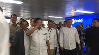 Tiba di Stasiun MRT, Prabowo Disambut Pramono Anung dan Budi Gunawan (Lizsa Egeham)