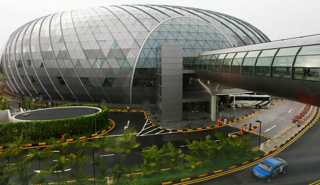 Pemandangan Jewel Changi Airport di Singapura, 11 April 2019. Bandara ini baru akan dibuka sepenuhnya untuk umum pada 17 April 2019. (REUTERS/Feline Lim)