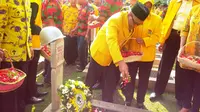 Peringati HUT Golkar, Ical Tabur Bunga di TMP Kalibata